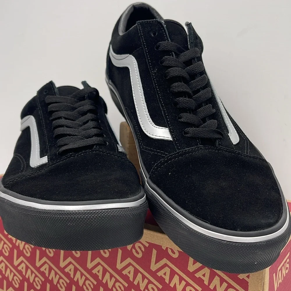 Vans Men’s Black and White Sneakers Old Skool
Metallic Black
VN000CT8BMA - Picture 5 of 16